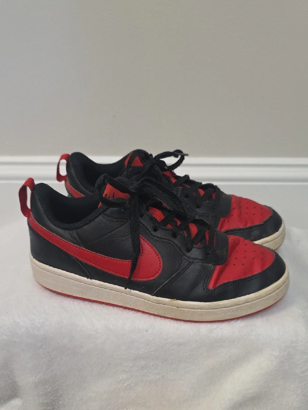 Nike Low-Top Court Borough Low 2 GS 'Bred' SIZE YOUTH 5.5